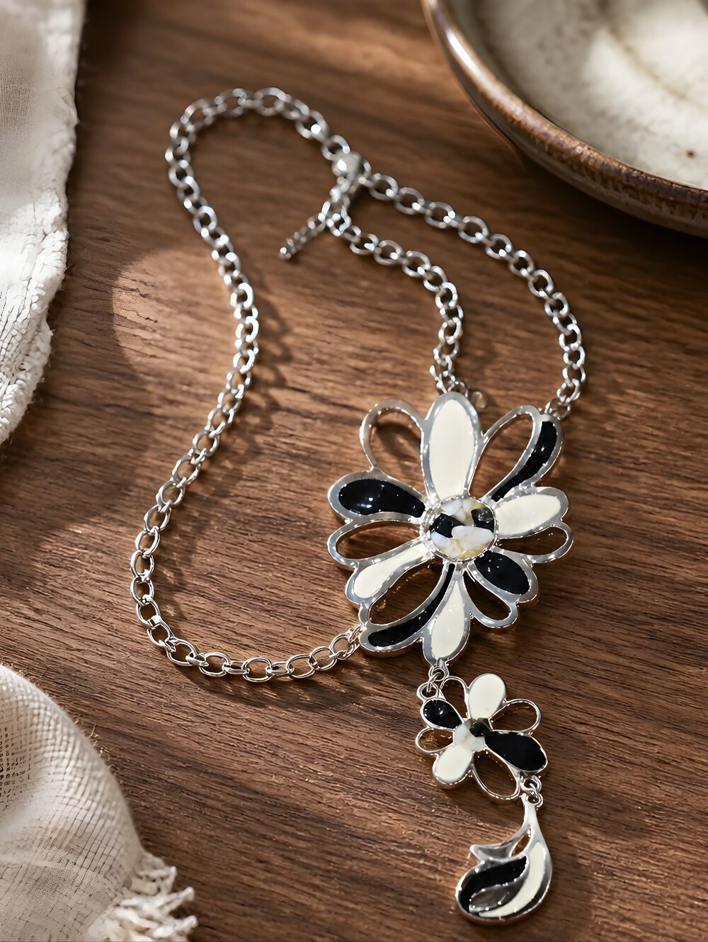 Vintage silver-tone Y-shaped drop necklace - Picture 3 of 4